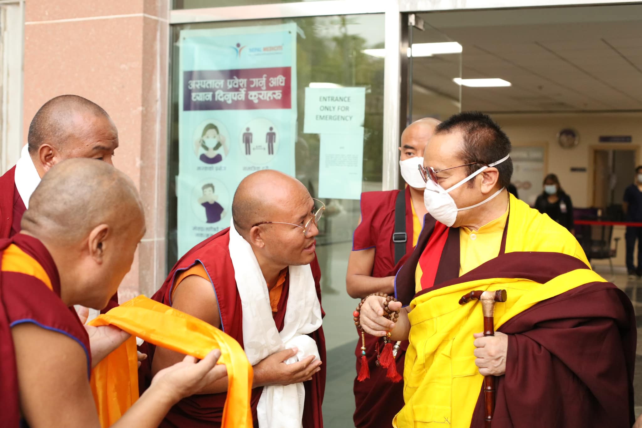 Drupön Khen Rinpoche Karma Lhabu welcomes His Holiness the 12th Chamgon Kenting Tai Situpa at the hospital