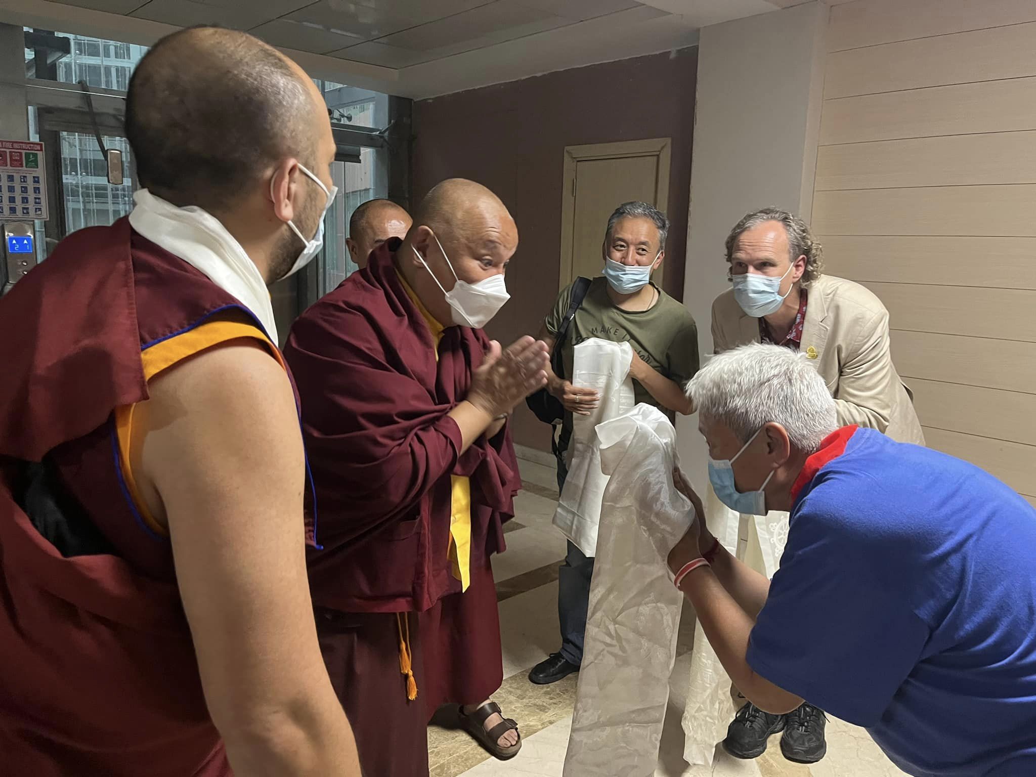 H.E.Zurmang Rinpoche visits Rinpoche at Hospital